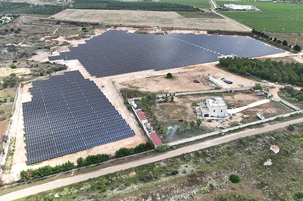Impianto fotovoltaico a terra – Manduria (TA) – Puglia Superficie: 10 ha - Potenza : 7 MWp